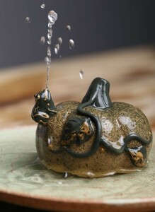 置物 茶玩 水を噴くカエル 紫砂 陶磁器 (かぼちゃ)