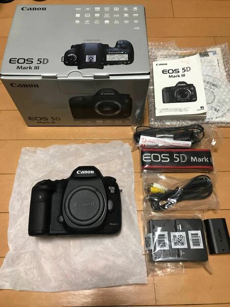 ほぼ新品 Canon EOS 5D MARKIII デジタル一眼レフ カメラ ボディ　キヤノン