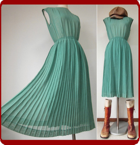 古着♪レトロ・Vintage緑無地プリーツワンピ♪70s60s70年代60年代80年代ヴィンテージ日本製衣装ノースリシンプルアンティーククラシカル