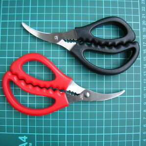 ●送料無料●魚締めハサミ 赤黒セット 魚捌き 血抜き 締め具 磯釣り アジング 渓流 ステンレス製 ジギング シーバス ショアジギ 海上釣堀