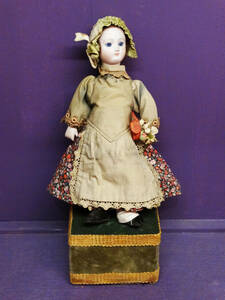 * music box / bisque doll / AT ta/ antique doll / antique /antique