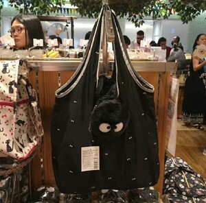 となりのトトロ まんまるクロスケ くるりんバッグ エコバック 新品 ぬいぐるみ マイバッグ トートバッグ 買い物袋
