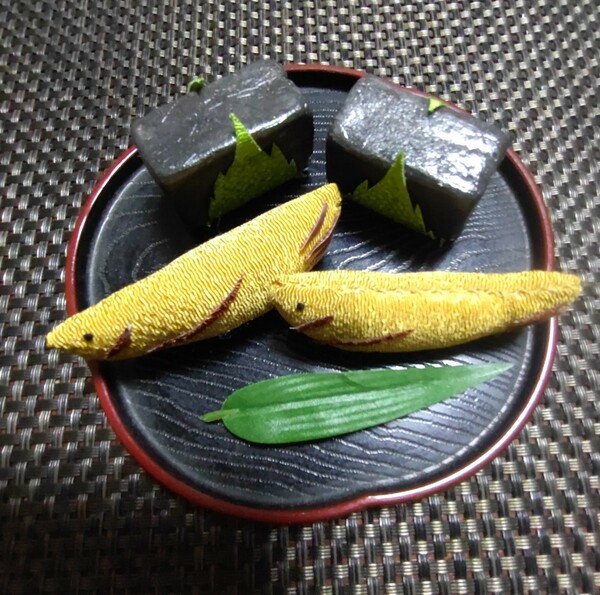 初夏を彩るちりめん和菓子と粘土羊羮