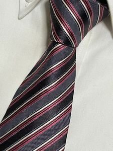  almost unused "HUGO BOSS" Hugo Boss stripe brand necktie 206376