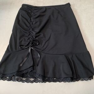 黒のドレープ風スカート