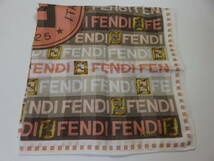 ♪美品♪★FENDI★ フェンディ ズッカ柄・英字柄　 大判ハンカチ ミニスカーフ　膝掛け　ピンク系・グレー系_画像2