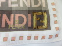 ♪美品♪★FENDI★ フェンディ ズッカ柄・英字柄　 大判ハンカチ ミニスカーフ　膝掛け　ピンク系・グレー系_画像9