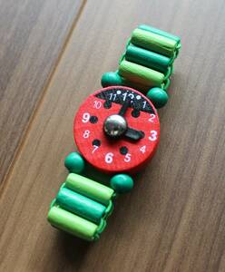 美品● 木製 腕時計 テントウムシ てんとう虫 玩具 子ども 幼児 子供 知育玩具