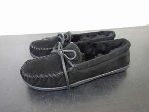  Honshu бесплатная доставка выставленный товар Minnetonka MINNETONKA мокасины тапочки цвет : черный размер :24.0cmretei-z твердый подошва 