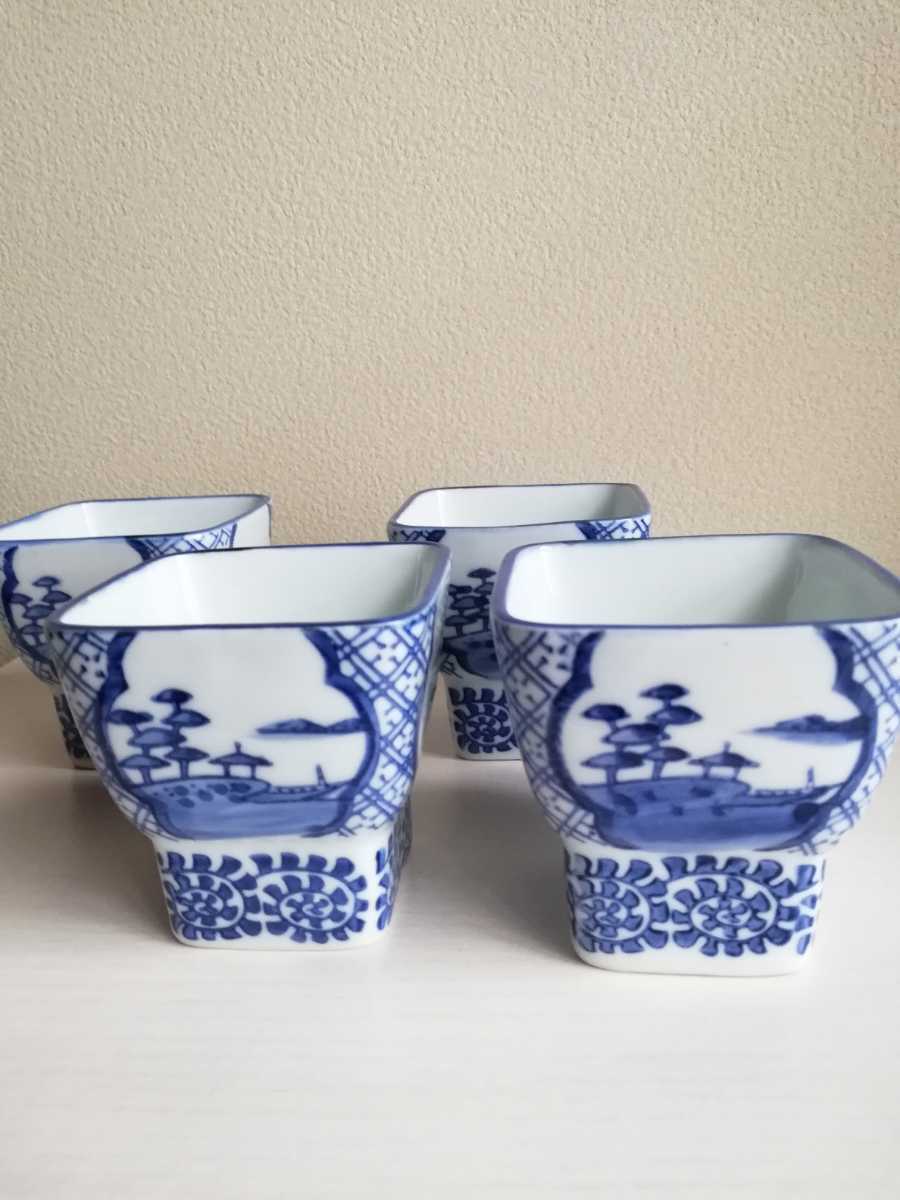 Vintage Elevated Small Bowl 4 Pieces Octopus Arabesque Octopus Arabesque Pattern Antique Dyed Tip Sake Washi Dragon Square Bowl Ceramic Japanese Tableware Showa Retro Japanese Pattern Antique Pottery Hand Painted, japanese ceramics, Imari, Arita, Blue and white porcelain