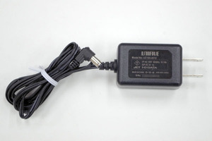 ★10個入荷★ UNIFIVE/ACアダプター ◆UC105-0510/5V 1A/外径約5.5mm 内径約2mm◆ UNIFIVEAC5V15-1S