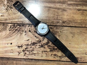 レア 良品 swatch スウォッチ AG1991 デイト ホワイト×ブラックカラー 純正革ベルト クオーツ メンズ サイズ 腕時計
