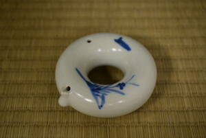 【和】古美術収集家買出品　朝鮮古玩　李朝　染付水滴　文房具　書道具　水注　(3756)