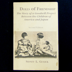 [ foreign book ] autographed * Dolls of Friendship SIDNEY L.GULICK.. doll blue eyes. . doll san war later rice parent . large . ichimatsu doll bisque doll 