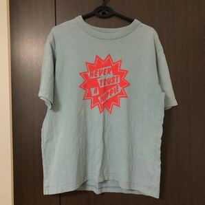 nevertrust a hippieTシャツ 半袖Tシャツ