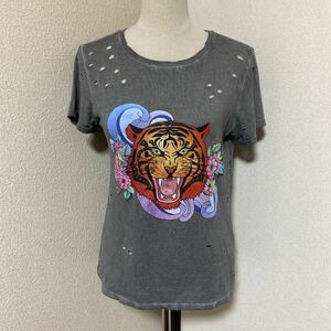 GUESS ゲス　トラ柄　ダメージ加工　Tシャツ グレー　XS