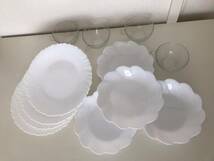 フランス製　DURALEXティーカップ4個　＆　arcopalミルクガラス未使用深皿4枚・USED平皿4枚のセット　ビンテージデュラレックスアルコパル_画像1