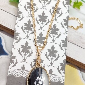 シェル入りブラックツートンネックレス