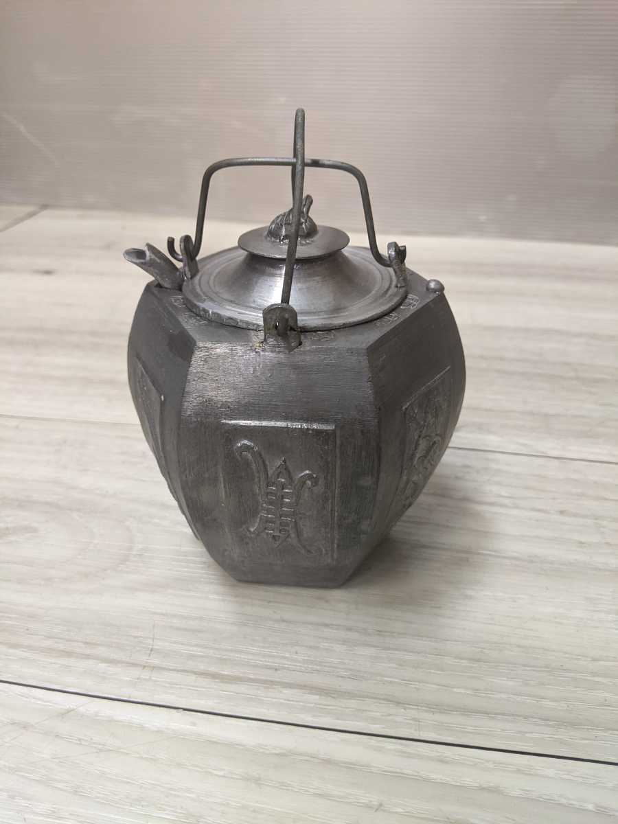 アンティーク 黄銅 急須 茶道具 湯のみ 骨董 煎茶器 価格順 茶道具 時代物 銅器 口蓋付き薬缶 水次 鮎の彫金 在銘 骨董品、美術品 金属工芸