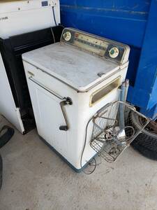  Showa Retro washing machine . water is steering wheel . hand . turn Showa era. washing machine..