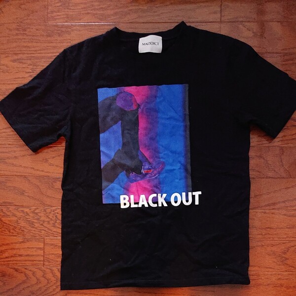 MADDICTマディクト BLACK OUT プリント Tシャツ 半袖カットソー