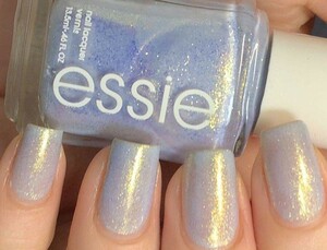 廃盤カラー！ essie 1655 Love At Frost Sight