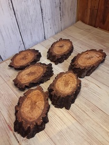 ハンドメイド　手作り　ウッド　木工　丸太のコースター　樫の木　食用器可　６個セット　インテリア　オブジェ　置物　飾り