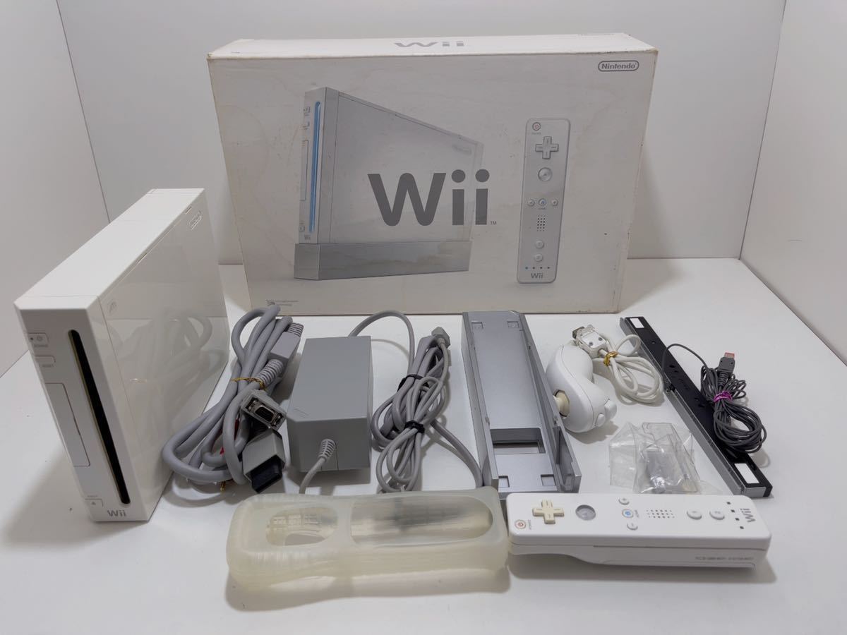 任天堂 Wii [ウィー] (Wiiリモコンプラス・Wii Sports Resort同梱 