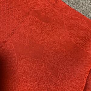 正絹　着物ハギレ　約36×78 赤　地模様　はぎれ はぎれ吊るし飾り つまみ細工 つるし飾り 重ね襟伊達襟衿和柄
