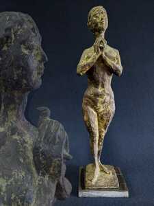 ブロンズ像 「（仮称）鳩を抱く裸婦」 作家もの美人像 大理石台 高55.5cm （台2.5cm） 重9Kg 検）柳原義達 