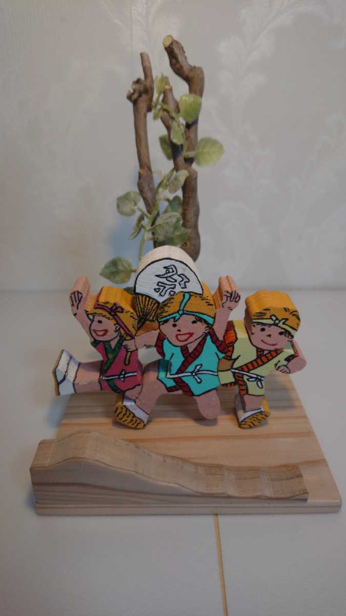 Holzarbeiten (Kinder beim Fest), Handgefertigte Artikel, Innere, Verschiedene Waren, Ornament, Objekt