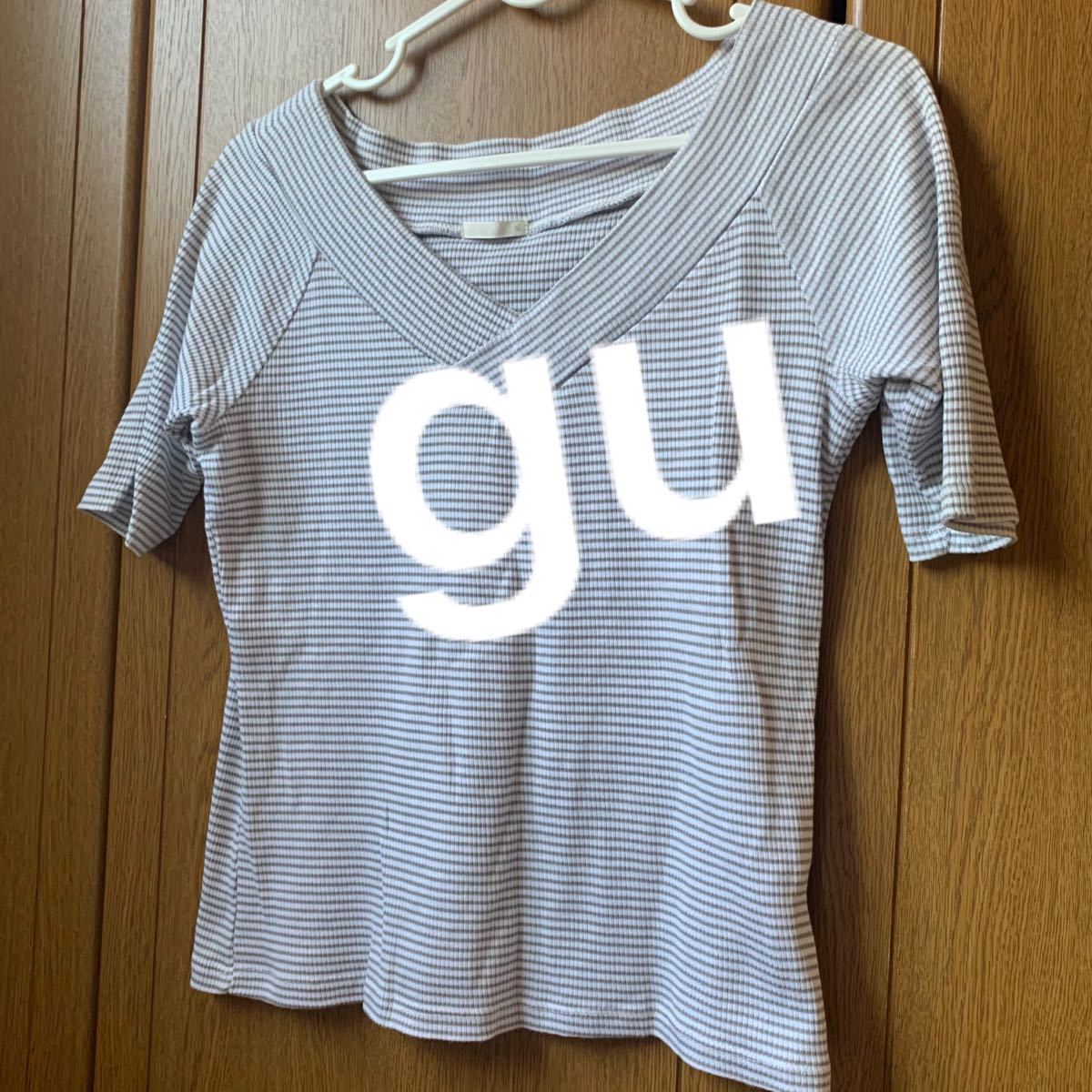 gu ボーダー　トップス vネック