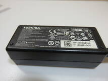 ☆TOSHIBA 東芝 19V-2.37A ACアダプター(PA5177U-1ACA)!!_画像4