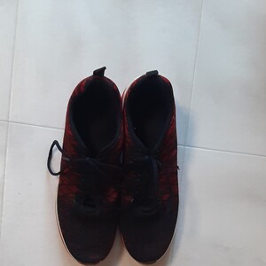 ランニングシューズ 赤 28cm