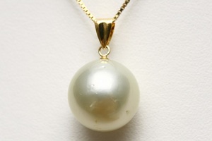  south . White Butterfly pearl pearl pendant top 14mmUP green color K18 made 