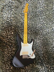 詳細不明変形customギター　Ｐ-90仕様　メンテ調整済　艶消し黒