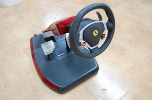中古 THRUSTMASTER Ferrari Wireless GT Cockpit 430 Scuderia Edition レースゲーム 用 ハンドル ワイヤレス コントローラー 動作未確