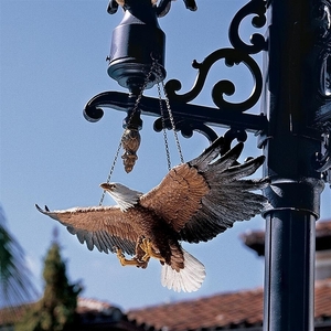 自由への飛行 ハンギング・イーグル（吊るす、鷹のフィギュア）彫像 彫刻/ 店舗サイン エコハウス(輸入品)