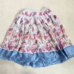 y▲ ロイスクレヨン 刺繍が美しい フレアスカート 花柄スカート チェック柄 膝丈 ウエストゴム フリル 青 サイズM 個性的なデザイン