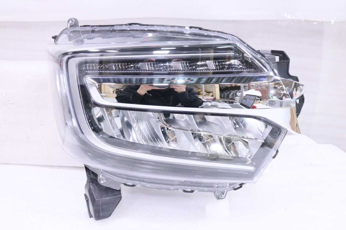 1Y-1229★美品★LED JF3 N-BOXカスタム★右ヘッドライト STANLEY W3106 打刻:J2 ブラック 純正★ホンダ (DM)