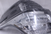 94-1153★美品★LED 前期 AGH30W ヴェルファイア/HV★左右テールライト 外側 81551-58140/81561-58140 58-69 打刻 4 トヨタ 純正 (YM)_画像2