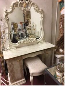  special price! Italy import antique style ro here style silik style white ivory color gorgeous dresser set stool attaching!