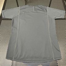日本製 マウンテンエクイップメント mountain equipment Sサイズ チャコールグレー 半袖 Tシャツ 腹部汚れあり（洗濯済み_画像9
