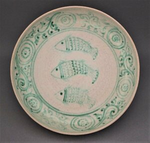 【GTS】★ミャンマー・白釉緑彩魚草花文大皿15～16世紀