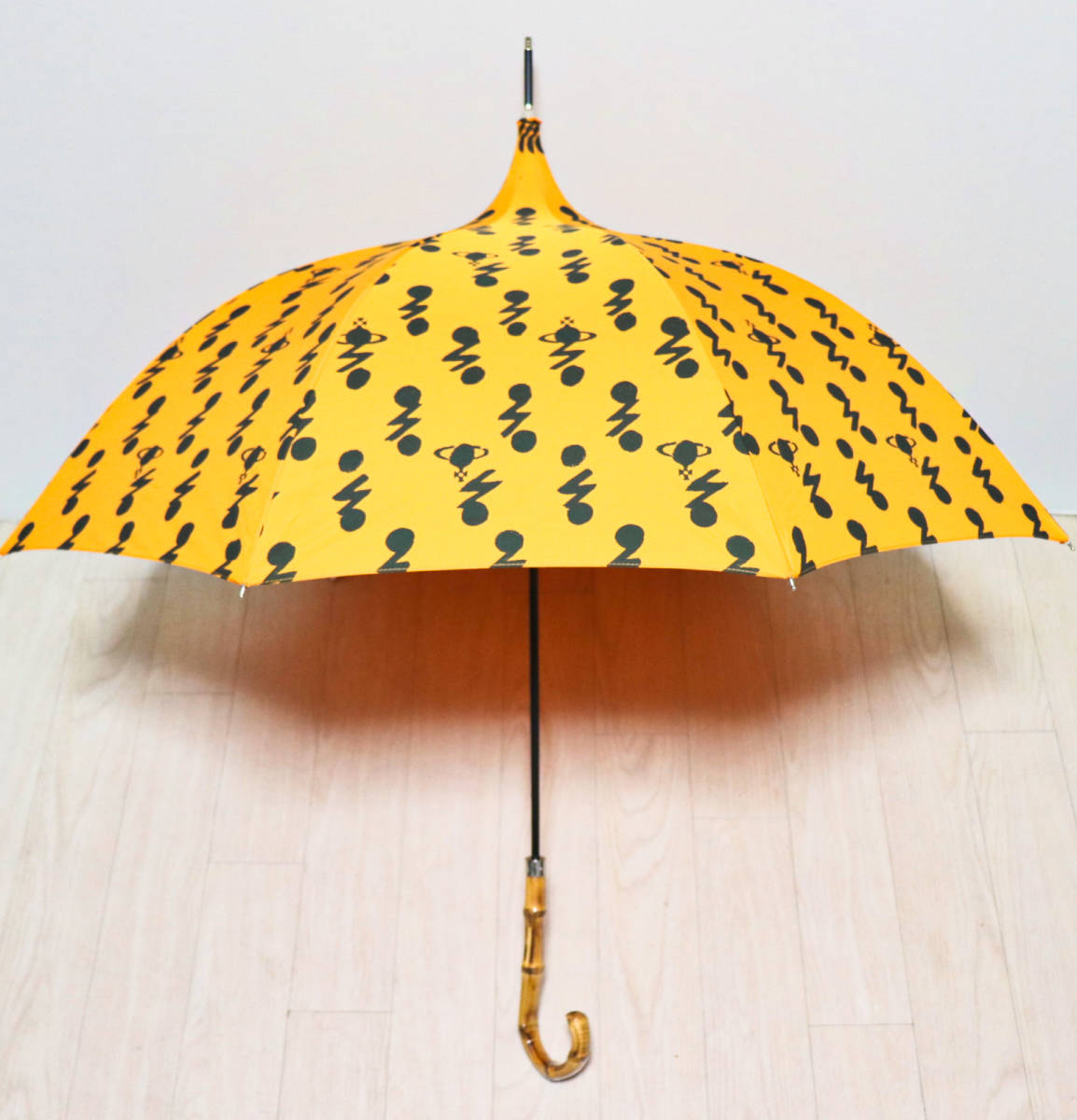 購入卸値 ヴィヴィアン　傘　日傘　雨傘　アンブレラ　イエロー　黄色　金色　オーブ　ロゴ 傘