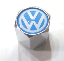 送料無料 VOLKSWAGEN　タイヤ バルブキャップ 4個 盗難防止機構付 クロームボディ　青ベース　VW　ワーゲン フォルクスワーゲン_画像2