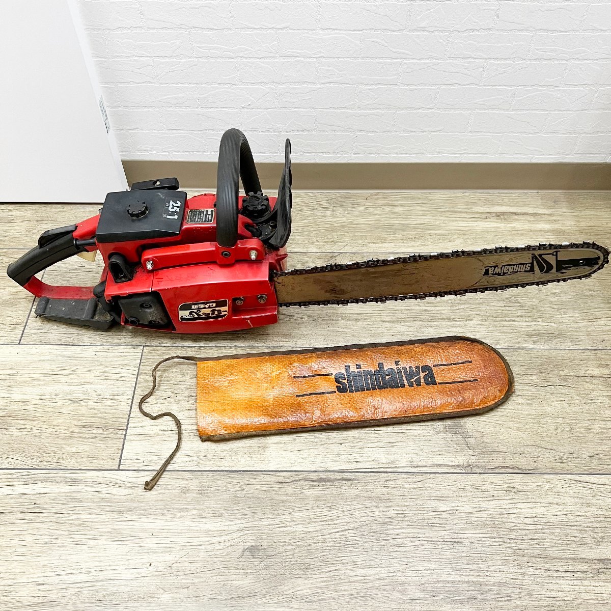 ☆新ダイワ ○エンジン チェーンソー ○E305AV ◇刃新品 ◇動作品