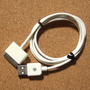 アップル純正　ヴィンテージiPod用　USB充電・転送ケーブル・中古品　(A1)
