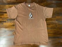 K296 メンズ Tシャツ VOLCOM ボルコム 半袖 プリント ブラウン 茶 ロゴ ストリート / L 全国一律送料370円_画像7