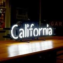 アメリカンネオンサイン CALIFORNIA カリフォルニア 文字デザイン 縦17×横53cm 西海岸 インテリア ガレージ ネオ_画像4